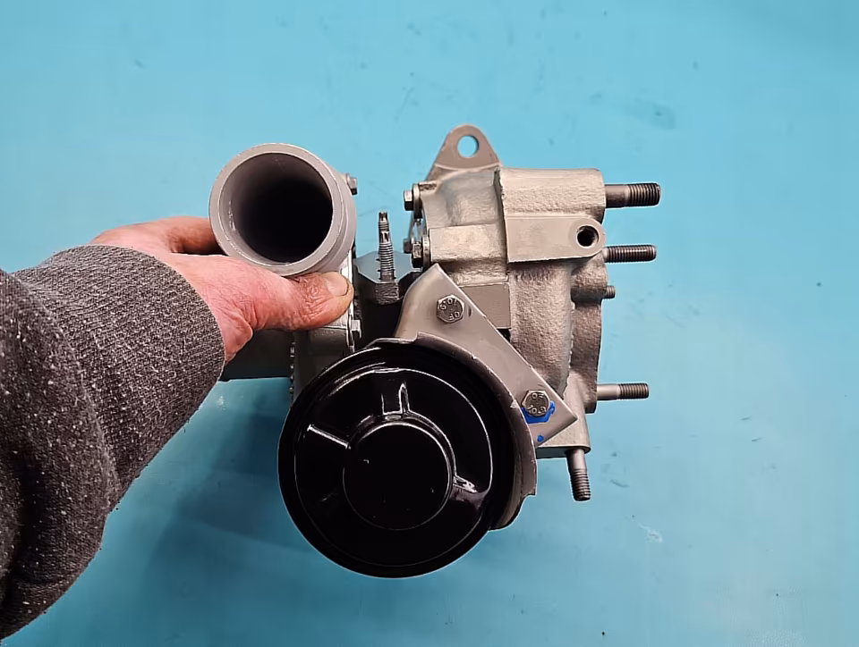 Überholter Turbolader TOYOTA RAV4 II 00- 17201-27040 2.0 D